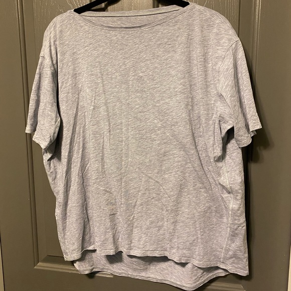 Back in action size 10 lululemon t-shirt. - Picture 1 of 1